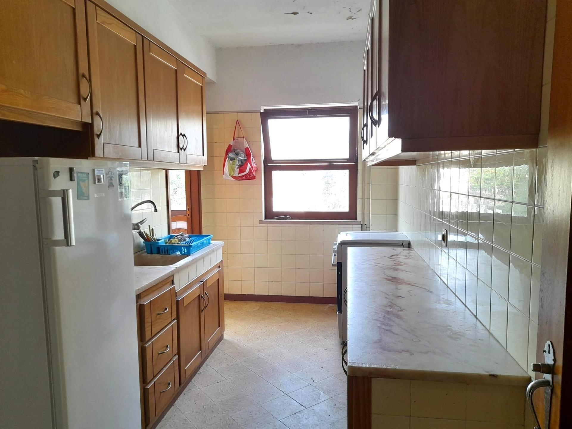 Oportunidade no Bairro Norton de Matos – T3+1 com garagem