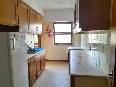 Oportunidade no Bairro Norton de Matos – T3+1 com garagem