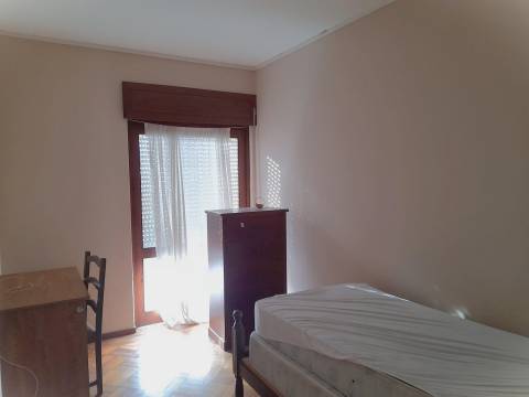 Oportunidade no Bairro Norton de Matos – T3+1 com garagem