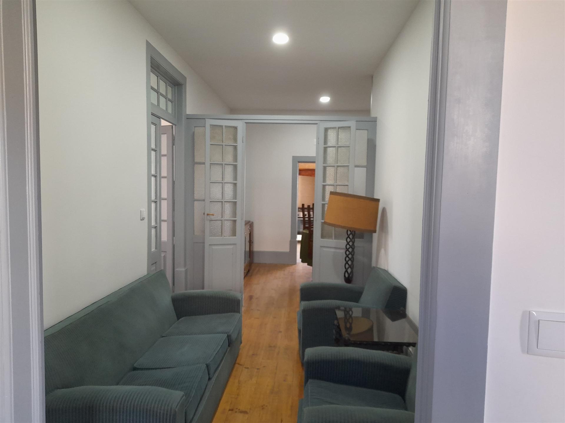 Arrenda T3 mobilado em zona nobre de Coimbra- Av. Dias Silva