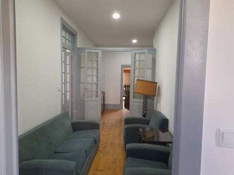 Arrenda T3 mobilado em zona nobre de Coimbra- Av. Dias Silva