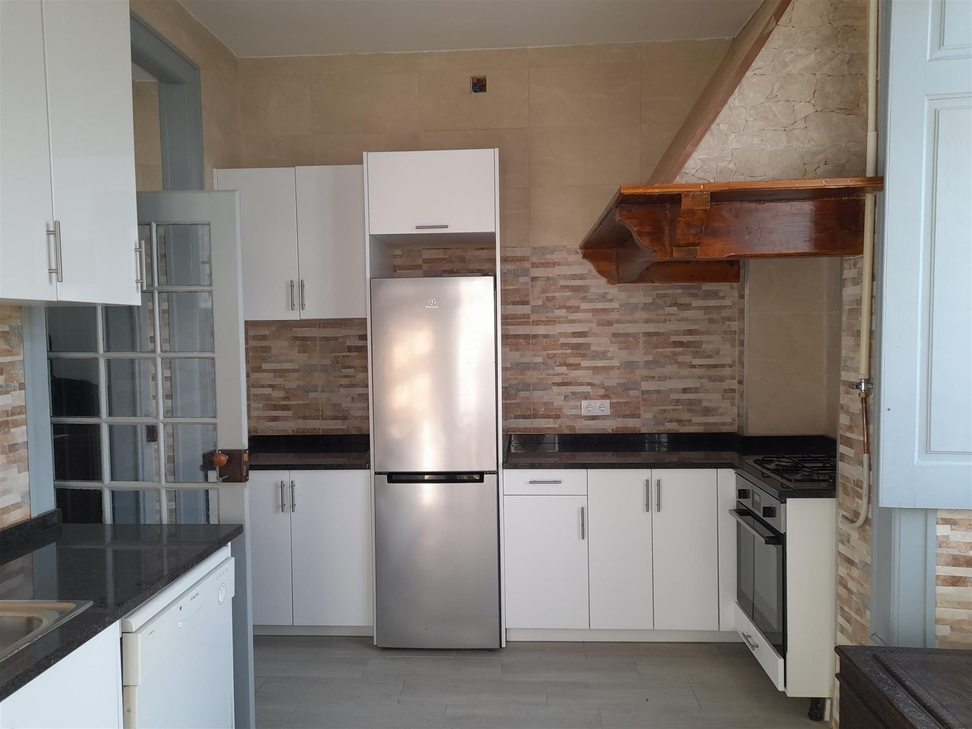 Arrenda T3 mobilado em zona nobre de Coimbra- Av. Dias Silva