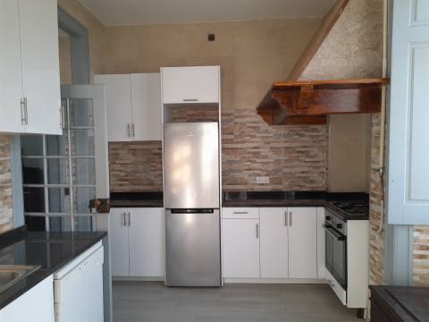 Arrenda T3 mobilado em zona nobre de Coimbra- Av. Dias Silva
