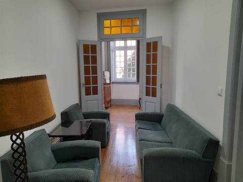 Arrenda T3 mobilado em zona nobre de Coimbra- Av. Dias Silva