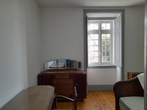 Arrenda T3 mobilado em zona nobre de Coimbra- Av. Dias Silva