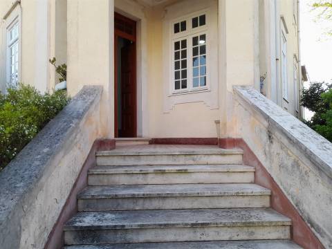 Arrenda T3 mobilado em zona nobre de Coimbra- Av. Dias Silva