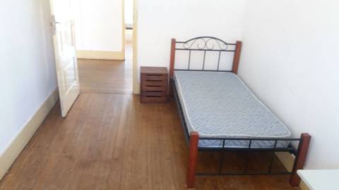 Apartamento espaçoso T5 duplex, junto à Dias da Silva