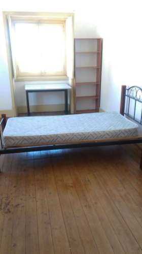 Apartamento espaçoso T5 duplex, junto à Dias da Silva