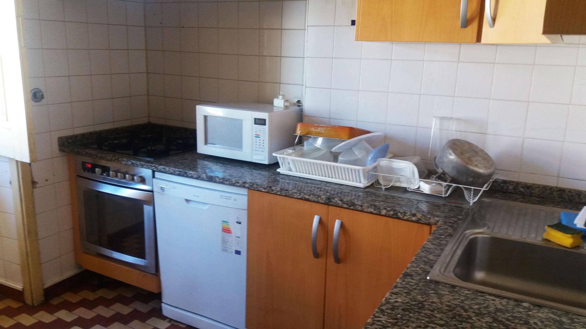 Apartamento espaçoso T5 duplex, junto à Dias da Silva
