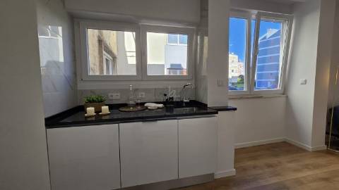 &#127991;&#65039;Apartamento T3 Remodelado em Benfica – Moderno e Central