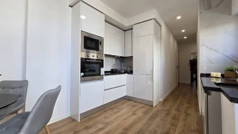 &#127991;&#65039;Apartamento T3 Remodelado em Benfica – Moderno e Central