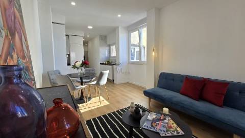 &#127991;&#65039;Apartamento T3 Remodelado em Benfica – Moderno e Central