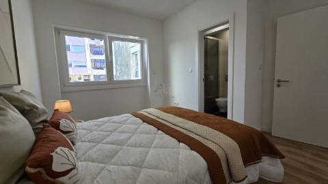 &#127991;&#65039;Apartamento T3 Remodelado em Benfica – Moderno e Central