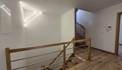 T3 Remodelado, com cozinha equipada às Portas de Benfica