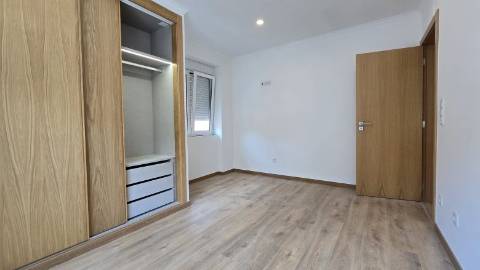 T3 Remodelado, com cozinha equipada às Portas de Benfica