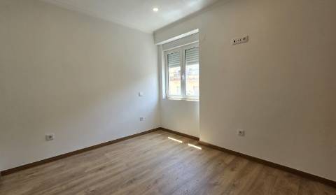 T3 Remodelado, com cozinha equipada às Portas de Benfica