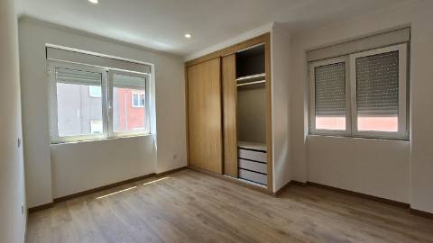 T3 Remodelado, com cozinha equipada às Portas de Benfica