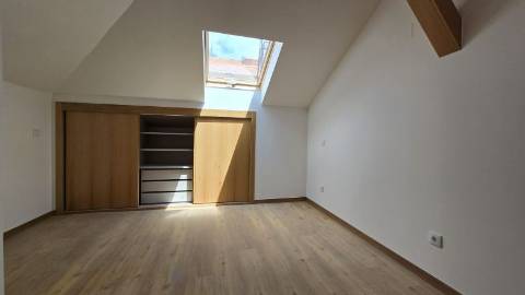 T3 Remodelado, com cozinha equipada às Portas de Benfica