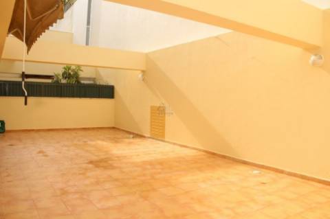 T2 com Terraço, Garagem e arrecadação