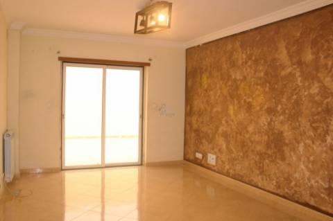 T2 com Terraço, Garagem e arrecadação