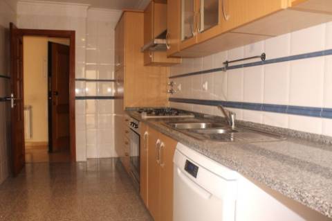 T2 com Terraço, Garagem e arrecadação