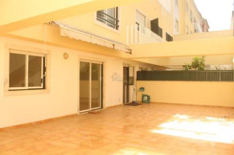 T2 com Terraço, Garagem e arrecadação