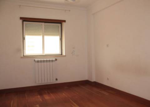 T2 com Terraço, Garagem e arrecadação