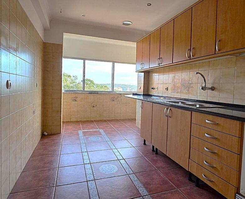 Apartamento T2 100m2, com arrecadação em Odivelas