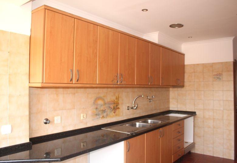 Apartamento T2 100m2, com arrecadação em Odivelas