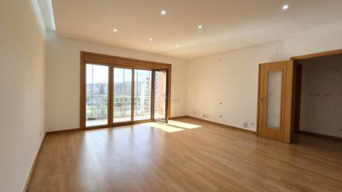 Apartamento T3 Venda em Odivelas,Odivelas