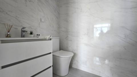 Apartamento T3 Totalmente Remodelado com Varanda em Benfica | Vista Monsanto
