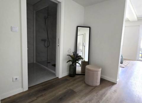 Apartamento T3 Totalmente Remodelado com Varanda em Benfica | Vista Monsanto