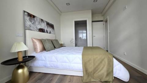 Apartamento T3 Totalmente Remodelado com Varanda em Benfica | Vista Monsanto