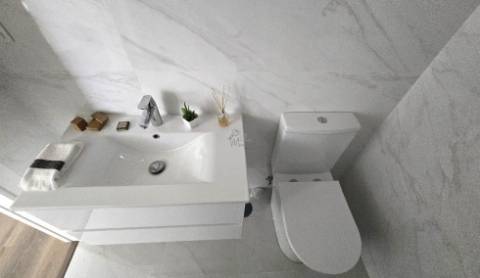Apartamento T3 Totalmente Remodelado com Varanda em Benfica | Vista Monsanto