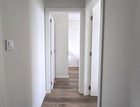 Apartamento T3 Totalmente Remodelado com Varanda em Benfica | Vista Monsanto
