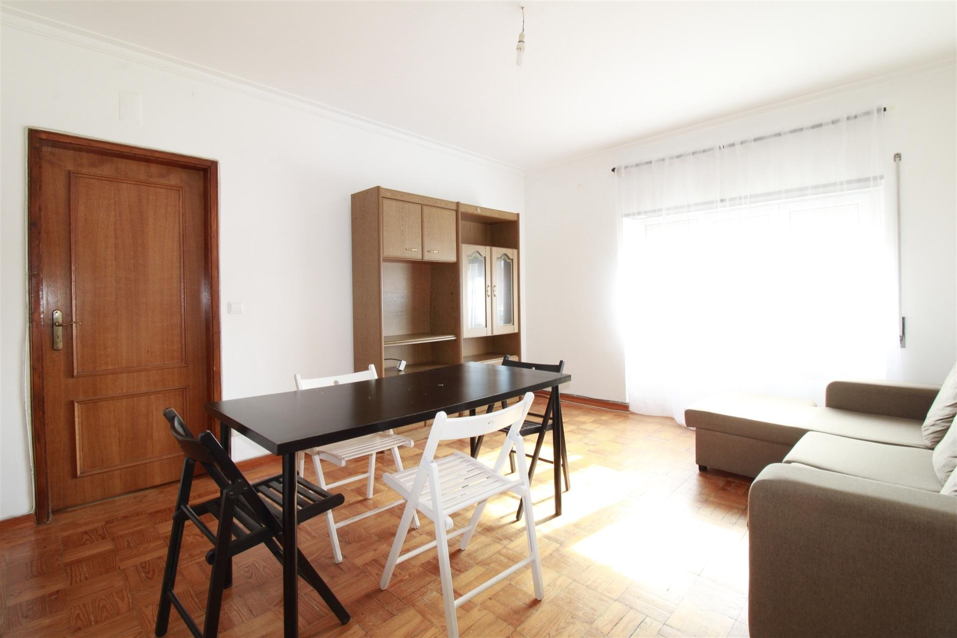 Apartamento T4 mobilado e equipada em Celas