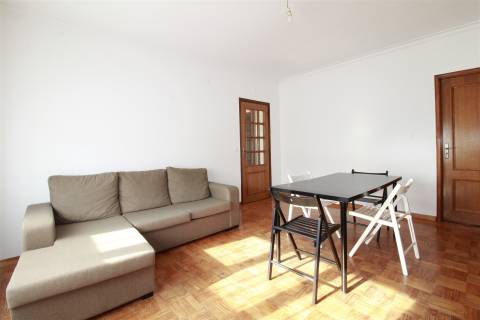 Apartamento T4 mobilado e equipada em Celas