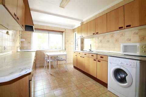 Apartamento T4 mobilado e equipada em Celas