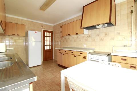 Apartamento T4 mobilado e equipada em Celas