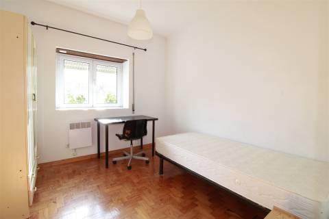 Apartamento T4 mobilado e equipada em Celas