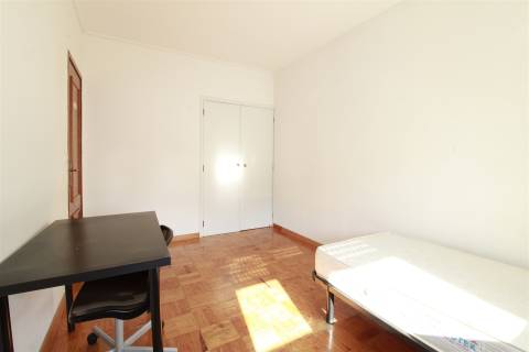 Apartamento T4 mobilado e equipada em Celas