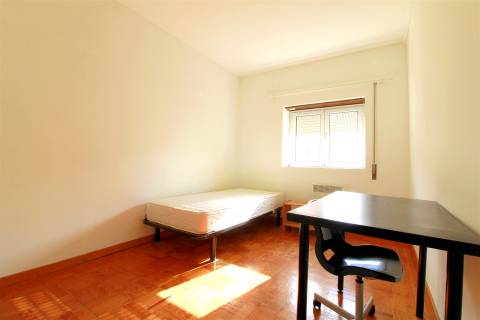 Apartamento T4 mobilado e equipada em Celas
