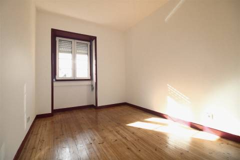 Apartamento T5 em Celas