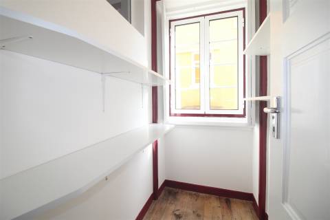 Apartamento T5 em Celas