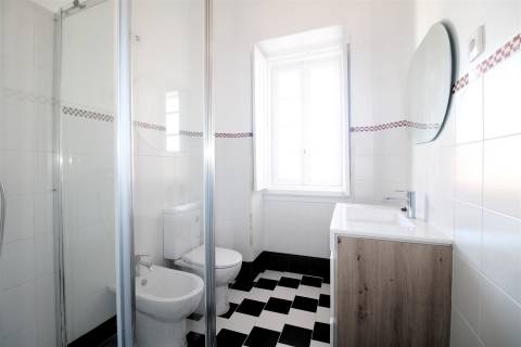 Apartamento T5 em Celas