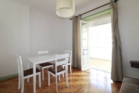 Apartamento T3 próximo Faculdade de Economia