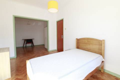 Apartamento T3 próximo Faculdade de Economia