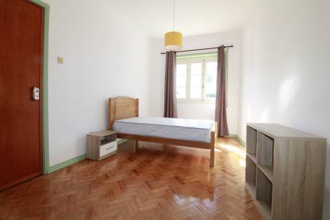 Apartamento T3 próximo Faculdade de Economia