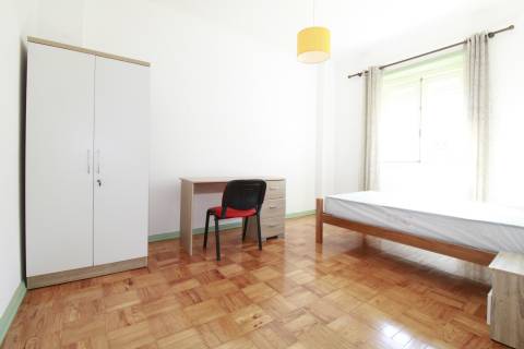 Apartamento T3 próximo Faculdade de Economia