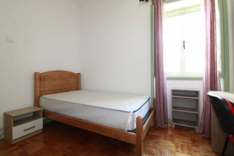 Apartamento T3 próximo Faculdade de Economia